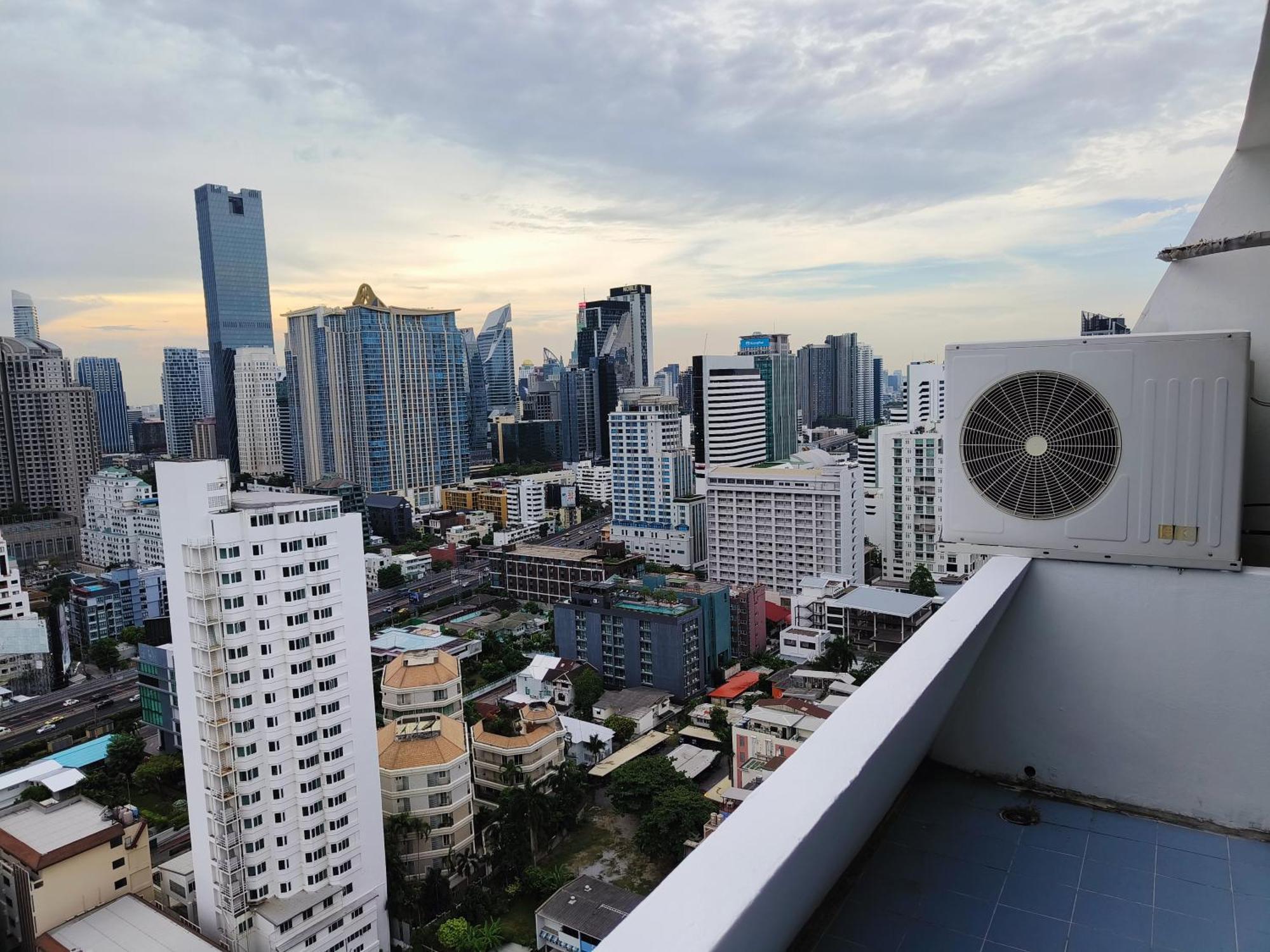 Omni Tower Nana Bangkok - Serviced Apartment On Sukhumvit Soi 4 Exterior foto