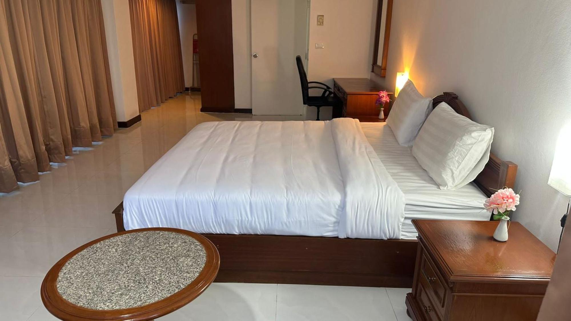 Omni Tower Nana Bangkok - Serviced Apartment On Sukhumvit Soi 4 Exterior foto